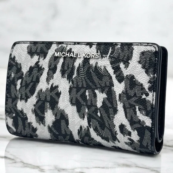 Sold out - Picture 2 of 8